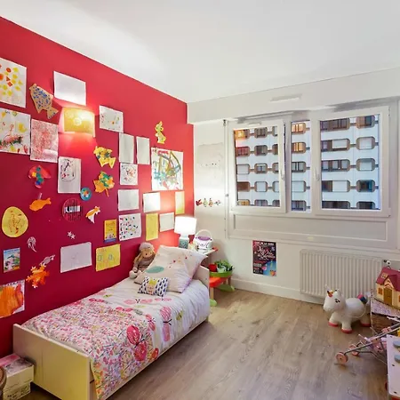 Wonderful 2 Bdr Apt In Place Souham By Guestready * Paris